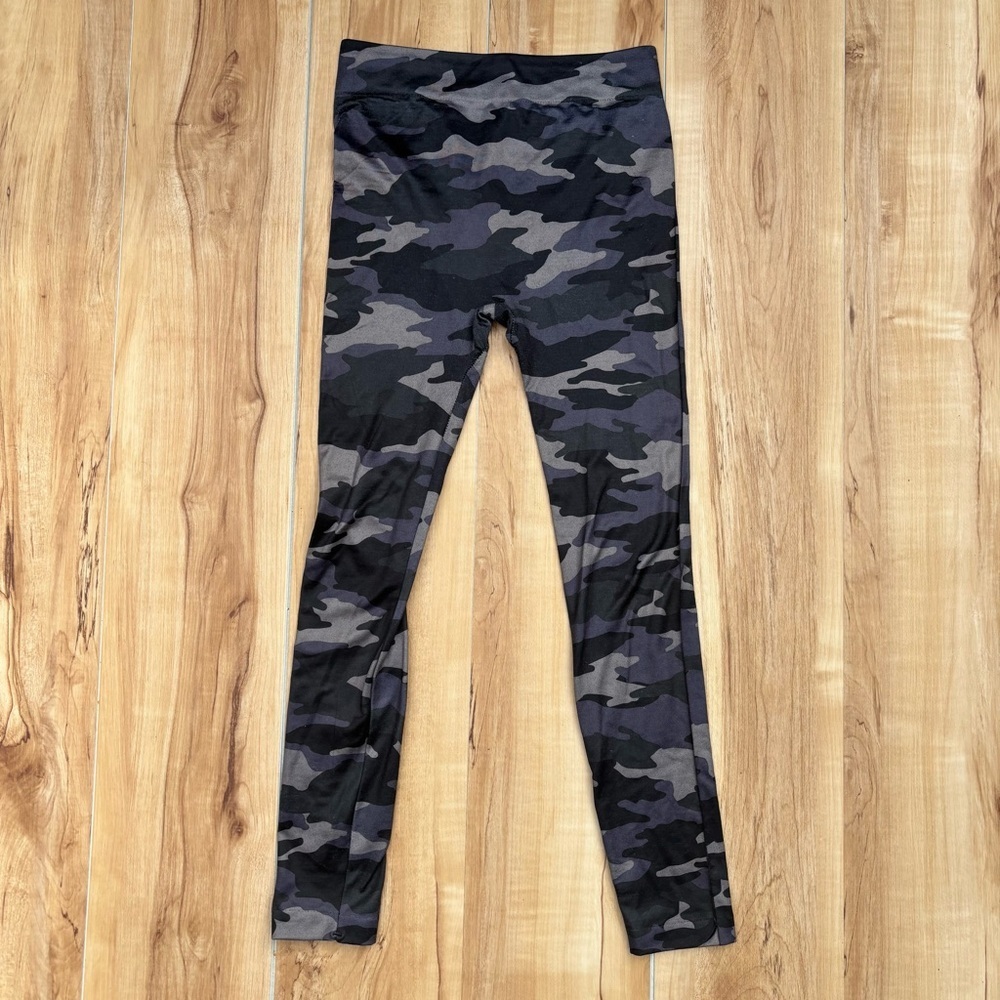 Ready To Go Black and Gray Camouflage Leggings Size S/M
